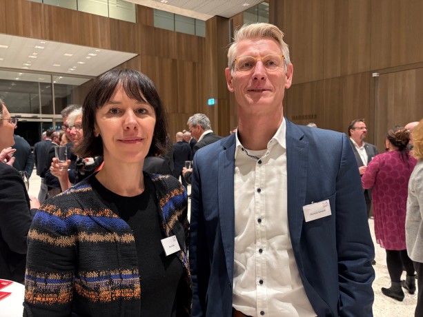Nicole Löhr und Thorsten Schmidt vom Vorstand der Kassenärztlichen Vereinigung Niedersachsen